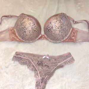 VS bombshell bra with matching panty